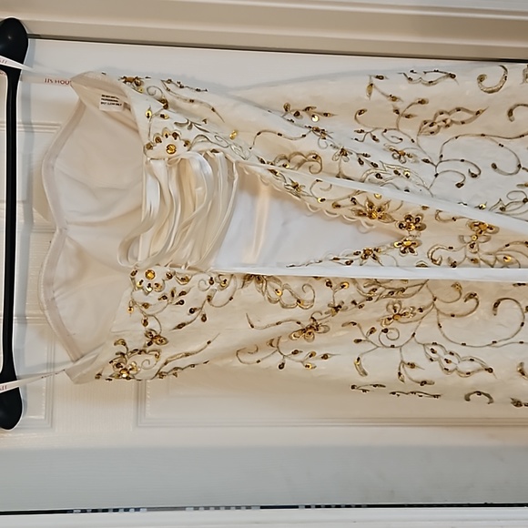 My Wedding Gown. - Picture 3 of 3